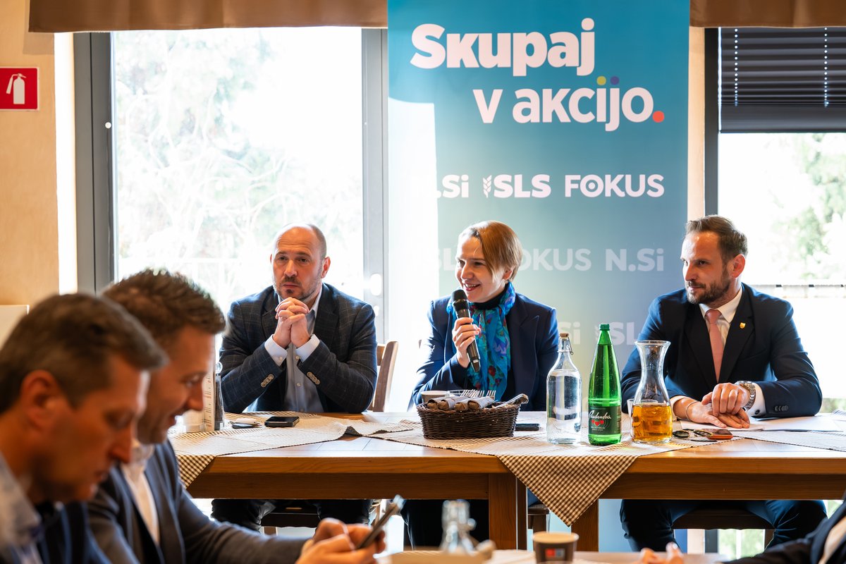 JernejVrtovec's tweet photo. Skupna zgodba @NovaSlovenija, @strankaSLS, @Fokus_stranka se udejanja skozi močno lokalno mrežo, ki jo tvorijo naši županje, župani, podžupanje, podžupanje, občinske svetnice in občinski svetniki. Razvejana, a trdna. Na različnih koncih države, a povezana. Raznolika, a enotna. To je naša moč, to je naša prednost, to je zmaga za ljudi!

Naši odločevalci na lokalni ravni najbolj poznajo in razumejo potrebe domačinov, in to dokazujejo iz dneva v dan - z dejanji, ne besedami. Vsi skupaj se namreč zavedamo, da se le tako zgradi trdno in dolgoročno zaupanje. In to je zagotovljena pot do sprememb.

Vsi skupaj jih pričakujemo 22. marca. K volilnemu dnevu je skupno listo pospremila enotna in odločna spodbuda naših županov in podžupanov. Gremo na volitve po novo slovensko pomlad!