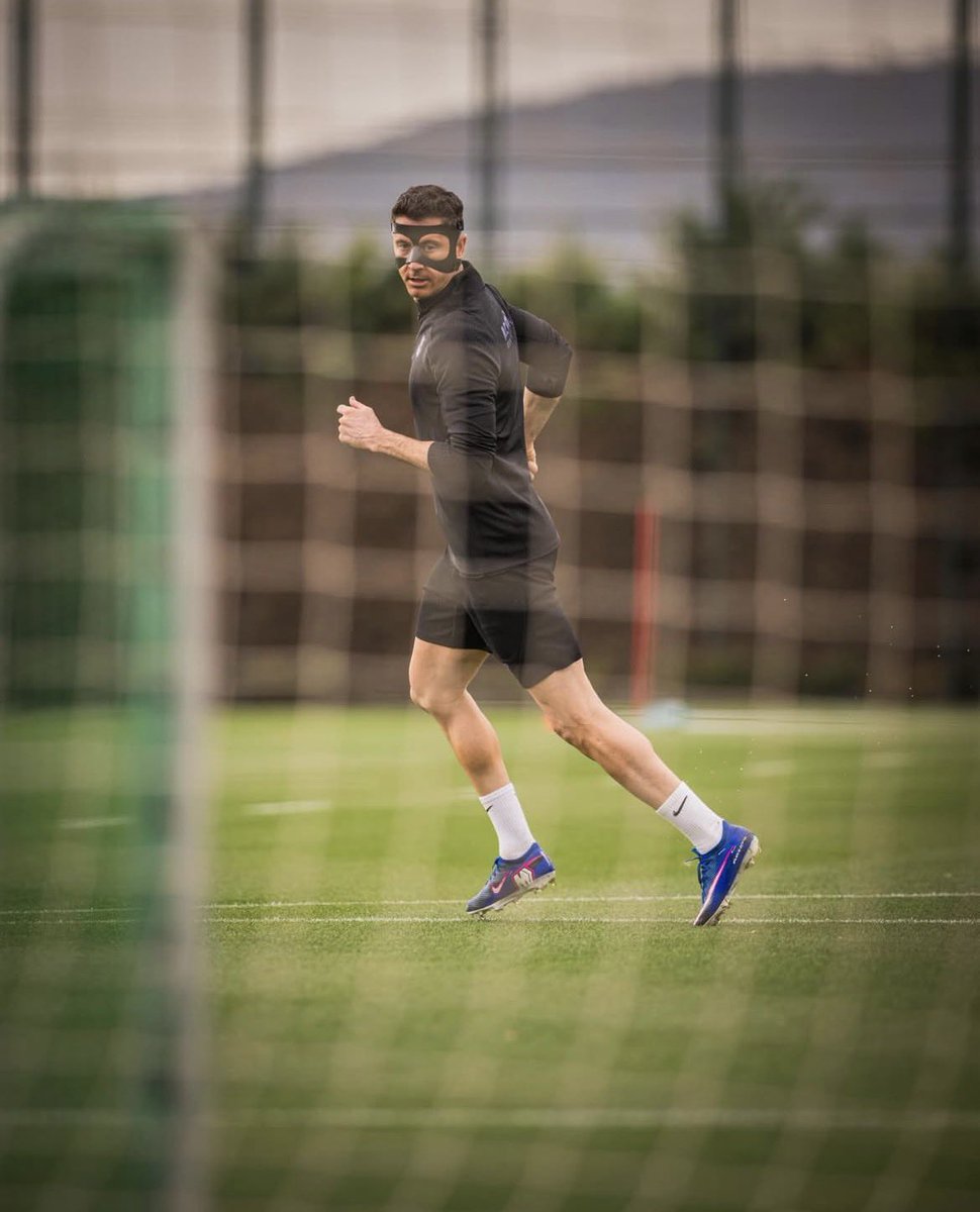 That mask fits him so well 😭❤️