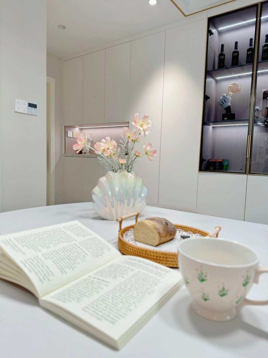 JasperGriebel1's tweet image. "Today’s not just a date—it’s a pause for joy, gratitude, and the little magic we often miss. Light a candle, sip something warm, and let the moment wrap you up.  #EverydayRituals #SlowJoy"