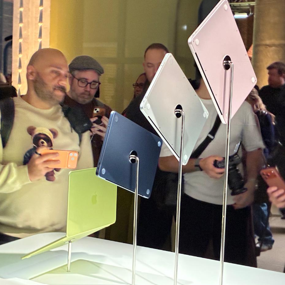 CAD_Diabolo's tweet image. unveiling the new $599 Macbook Neo powered by A18 Pro chip
- 13-inch Liquid Retina display
- TouchID support
- two USB-C ports and a headphone jack
- 1080p webcam
- side-firing speakers
- Battery ~ 16 hour