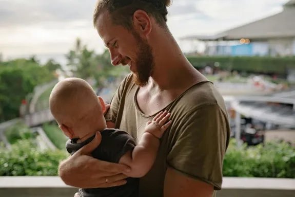 theguycornernyc's tweet image. Becoming a dad changes everything… but who says you have to lose you in the process? 👶🏽

From small mindset shifts to meaningful daily habits, here’s how new fathers can confidently step into their next chapter.

Read more:
theguycornernyc.com/2026/03/04/mea…

#NewDad #Fatherhood #ModernDad