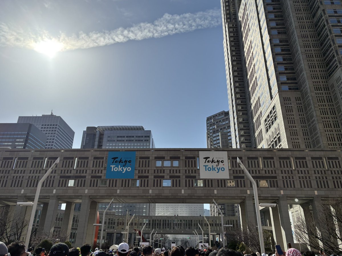kic1api's tweet photo. 2/1 香川丸亀国際ハーフマラソン
3/1 東京マラソン
人生初のマラソン、無事にどちらも完走！🏃🏻🥇
懐かしの香川、そして日常的に見慣れた東京の街並みを思う存分楽しむことができました。(東京マラソン当選が奇跡😳)
これからも音楽の世界のみならず、様々な分野に挑戦する心を大切にしていきたいです。 https://t.co/PARkQQ7bH4