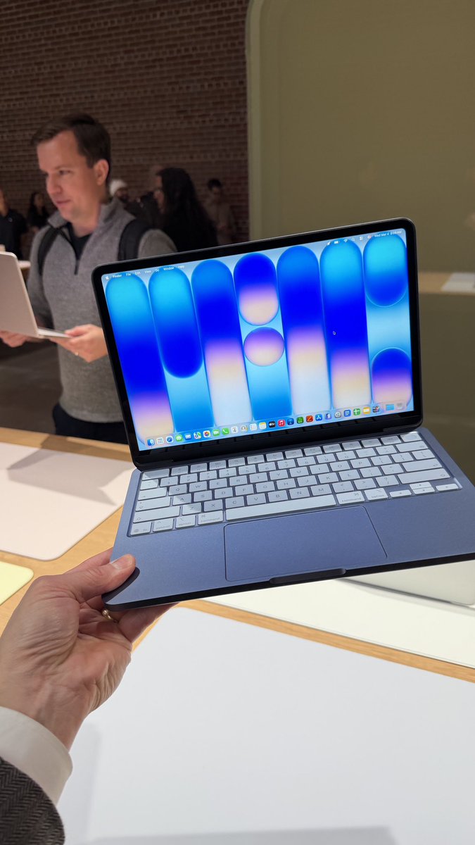 LanceUlanoff's tweet image. OMG, it’s the MacBook Neo!