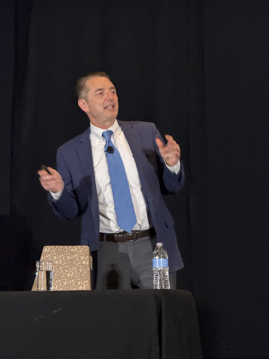 Tom Kerr tweet media