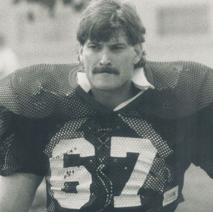 On this day in 2021, Chris Schultz died.
Born in 1960 in Burlington, ON he played for the Dallas Cowboys from 1983 to 1985 and the Toronto Argos from 1986 to 1994. He won a Grey Cup, and was a two-time All-Star in his Hall of Fame career. He worked as a sportscaster with TSN.