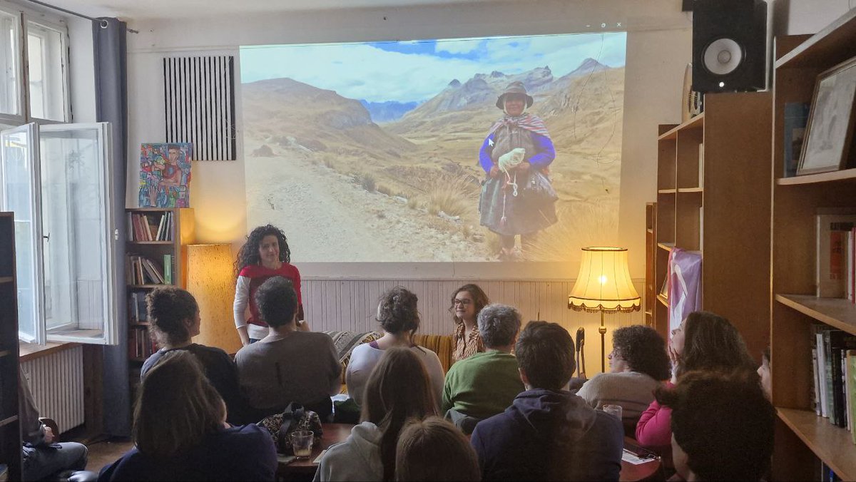 Berlininsoumis1's tweet photo. Ciné citoyen du dimanche 1er mars 🎬🚴‍♀️

Succès de la projection du film "Velomerica" qui retrace le périple de Marilyne Griffon et sa famille sur les routes des Amériques. https://t.co/T20Ti1vTry