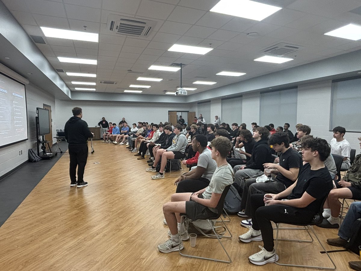 MorganCounty_FB's tweet photo. First rise-up of the season in the books!
@Coach_CJenkins and @coachbell2 starting things off this morning. Go Dogs!
#flipthenarrative #buildingmen #morethanfootball https://t.co/uK8SGojuP6