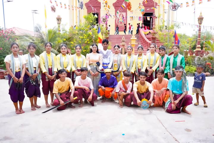 fafa878326's tweet photo. សូមជួយលើកតម្កើងថែរក្សានិងដល់តម្លៃផងព្រោះនេះជាវប្បធម៌ដ៏ប្រពៃតាំងពីបុរាណមកទម្រាំបានកើតមិនងាយទេឥឡូវកើតហើយជួយថែរក្សាគ្នាផងកុំចាំគេយកបាត់ទើបស្តាយ https://t.co/Gn0gFNepEE