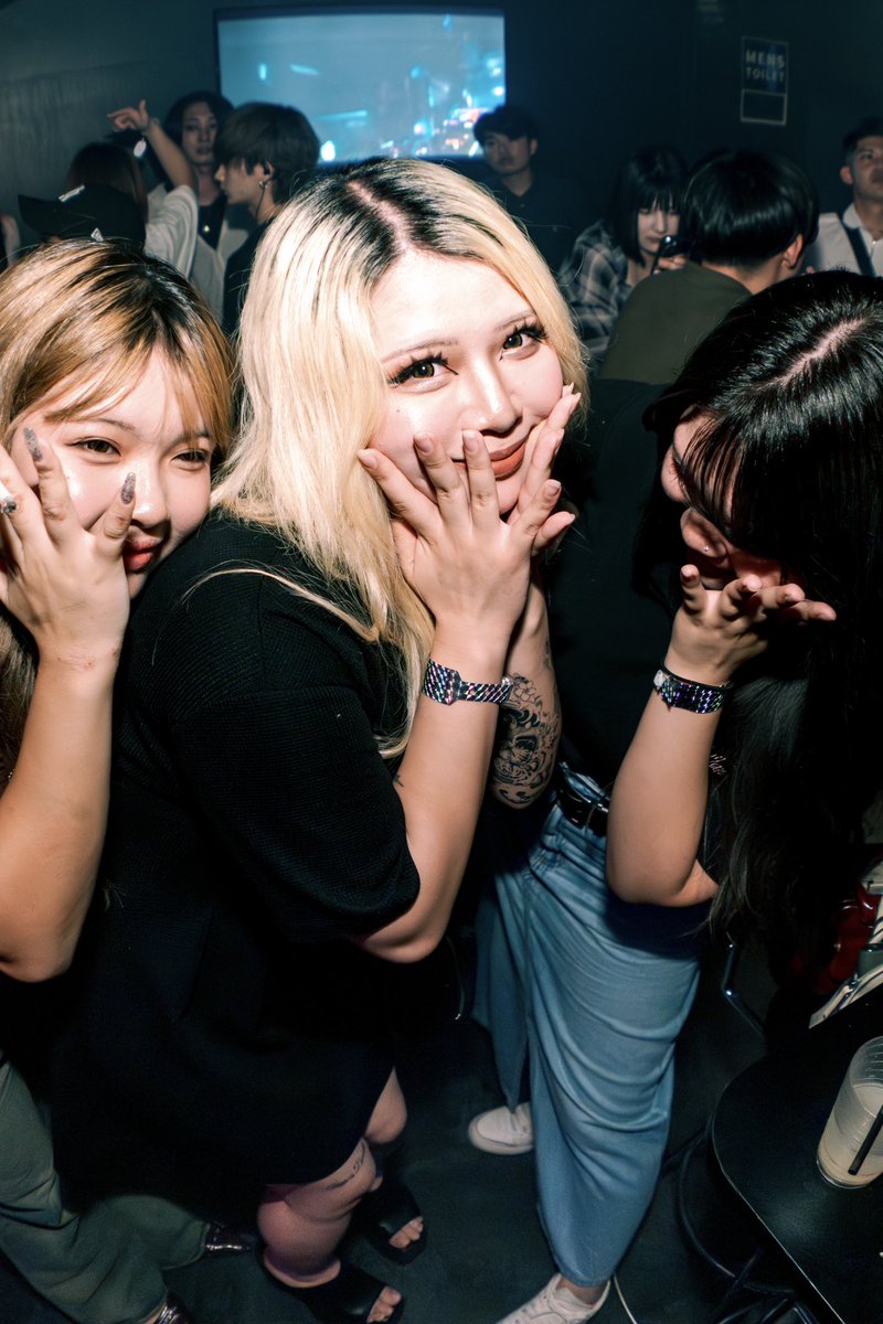 THEHAPPYCOCK's tweet photo. 2026.03.4 Wednesday NIGHT PARTY
-OPEN 22:00✨

今週水曜日のパーティーはHAPPYCOCK🐔‼️
元気120％のスタッフと共に
朝5時までトコトン遊びまくれ🔥🔥
沢山のご来店お待ちしてます🌟 https://t.co/BgNKUZOFDb