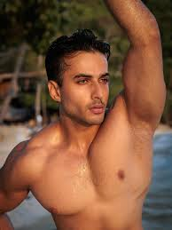 Celebrity Bazaar IYKYK 🌚💀 tweet media