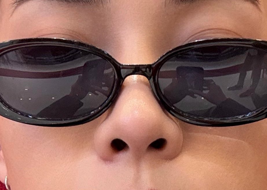 แกเพิ่งเห็นฟคครอปมาลงว่าท่าจับโทรศัพท์ถ่ายรูปของคิมรยูลมันก็ยังลุงอะ 54464544545555555 มุมไม่พอท่าจับโทรศัพท์ของรยูลด้วย
จัดอันดับ 10 ไอดอลที่โคตรจะเหมือนลุงผม
อันดับ 1 รยูล ด้านถ่ายรูปเหมือนลุง