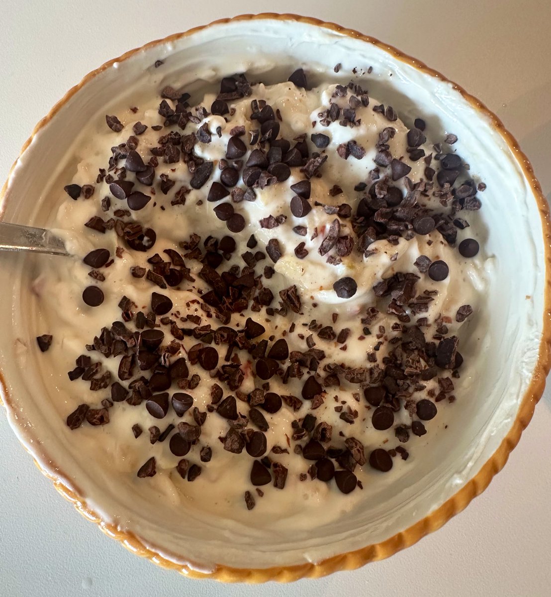 free_style_chef's tweet image. Breakfast bowls that are just as spectacular as always. 

Milk oats with banana, nuts, apple, &amp;amp; pumpkin seeds. 

Greek yogurt with shredded apple, dark chocolate chips, &amp;amp; cacao nibs. 

#brekkie #oatmeal #fruit