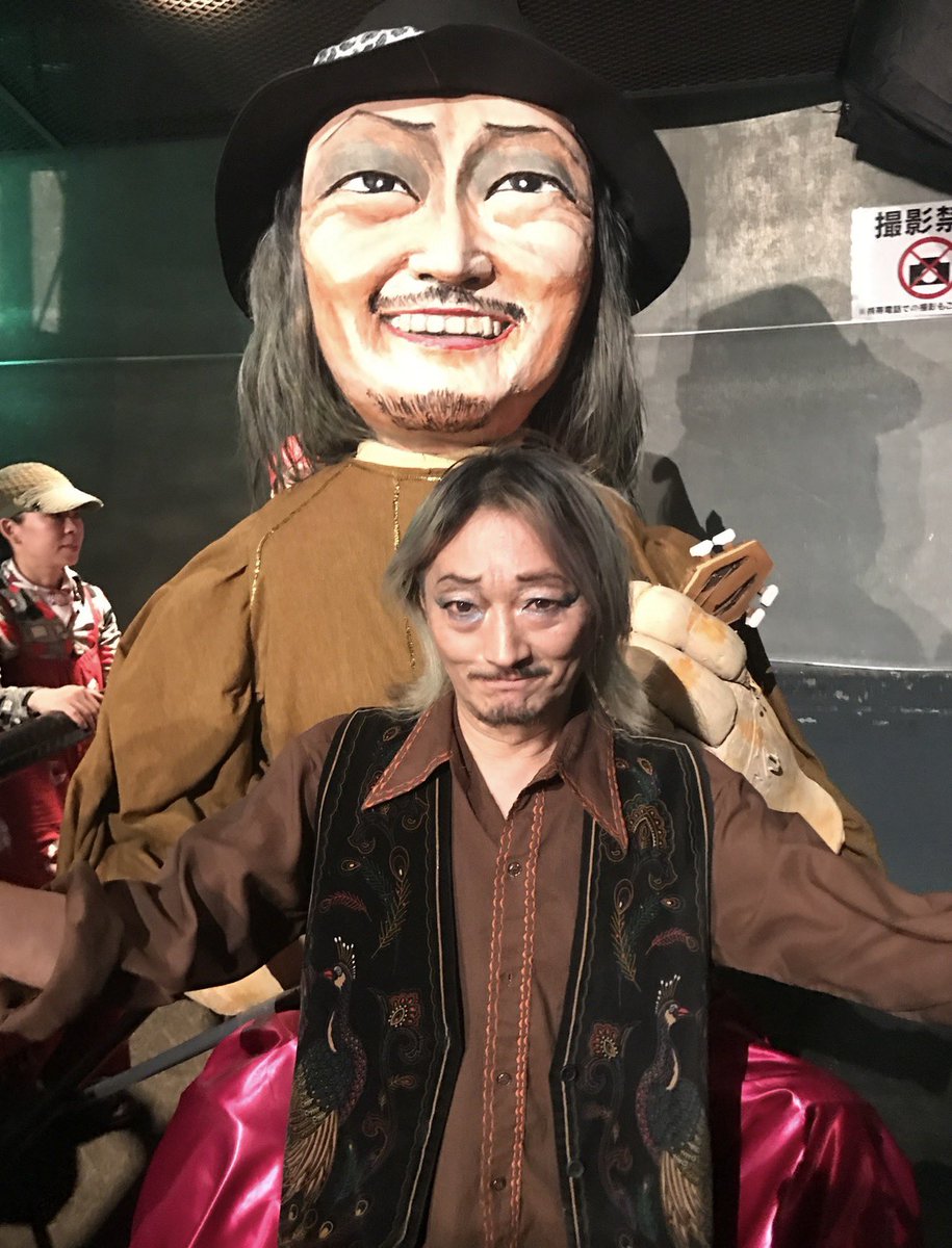 infocallithump's tweet photo. 2019年の東流会のときに撮った写真が出てきた。風煉ダンスが作った巨大ヨタロウとご本人との嬉しそうなツーショットの内の一枚はヨタロウさん本人もお気に入りだったようで、祭壇の近くに飾られた数多のスナップ写真の中の一枚に加えられていた。

闘病、おつかれさまでした。どうか安らかに。 https://t.co/uBocP4v03h
