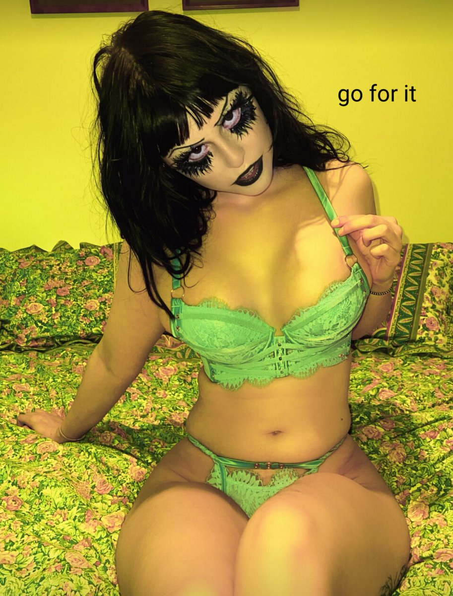 bar6ie6's tweet photo. I used to love to edit my pictures like with filters and stuff and idk why i decided that posting on OF should also be filtered bc why was I yellow https://t.co/BRHaBczgxV