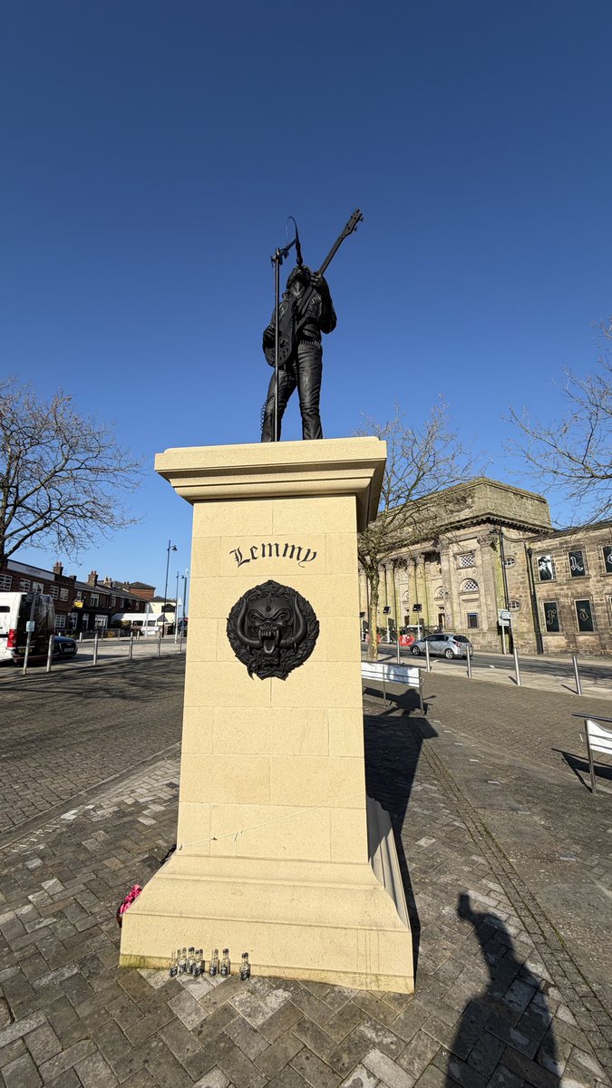 Bck2TheMovies's tweet photo. Went to go say hello to Lemmy ๐ค #Lemmy #Burslem #Motorhead https://t.co/HunOXi9dCs