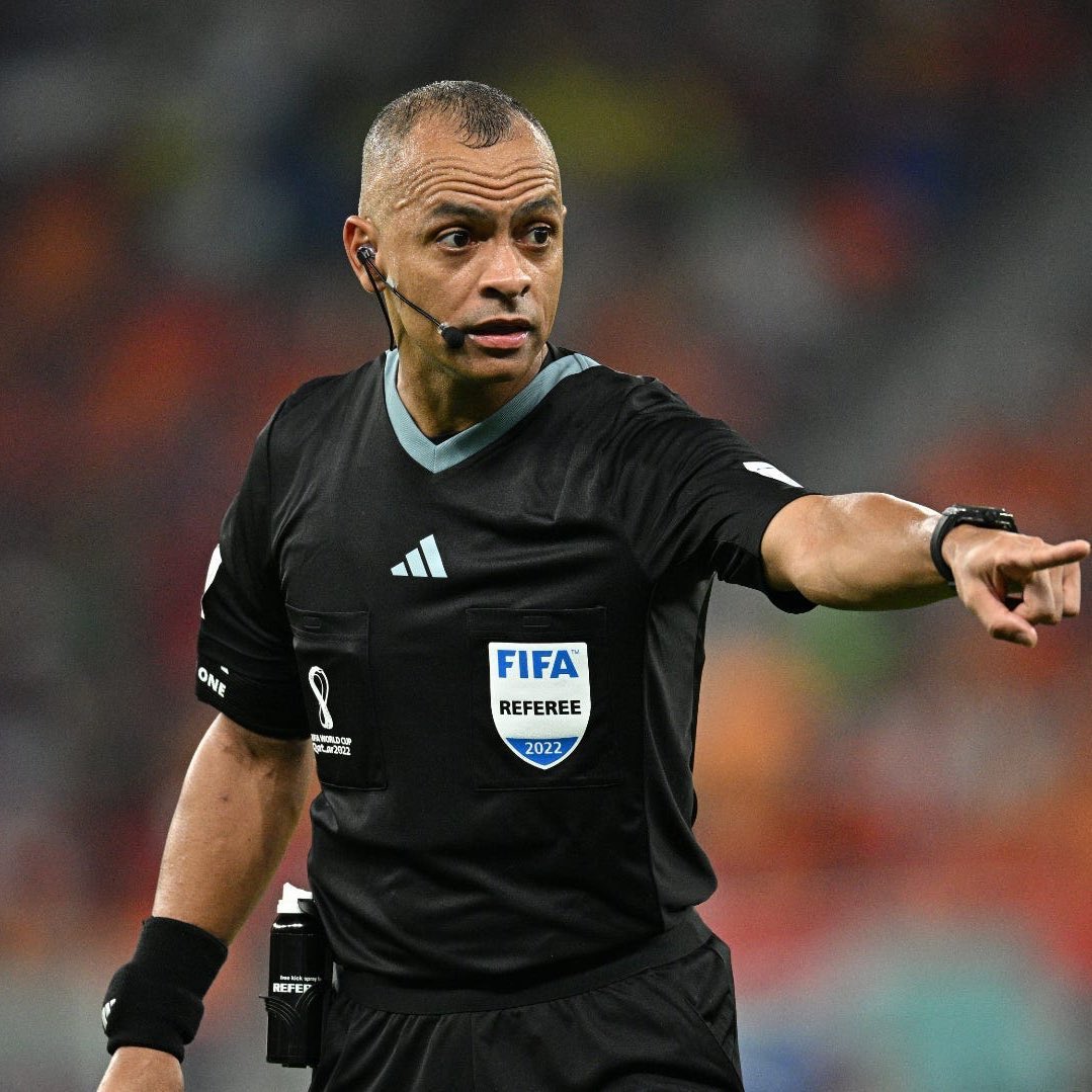 🚨 ÁRBITRO DE FORA NA DECISÃO

Wilton Pereira Sampaio apita a final do Campeonato Baiano. 

Caio Max Augusto Vieira será o VAR.

Ast1: Luanderson Lima dos Santos
Ast2: Daniella Coutinho Pinto

Todos FIFA