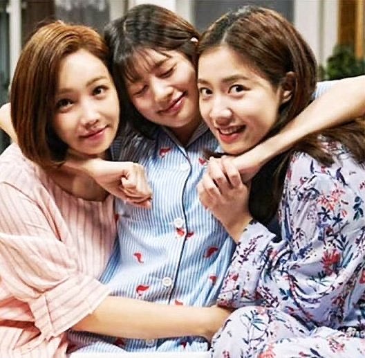 Lisa_Somin_Th's tweet photo. I don't usually like watching long series, but because of So Min, I watched all 52 episodes and fell in love with the warmth of the Byun family.
9th Year Anniversary! My Father Is Strange
#JungSoMin #정소민 #MyFatherisStrange https://t.co/J7likr96WF