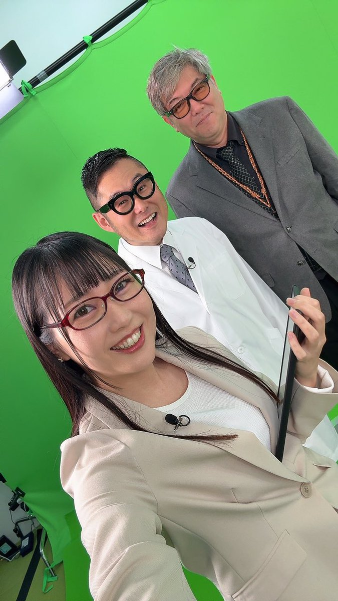 今日は「大阪ガスネットワーク」さんのお仕事で下埜正太さんとご一緒させていただきました！撮影めっちゃ楽しかった〜
スーツ＆メガネ姿も決まってるでしょ♡
岡力さんもいたよ〜おちゃのこsaisaiぶりのメンバーエモすぎた^ ^