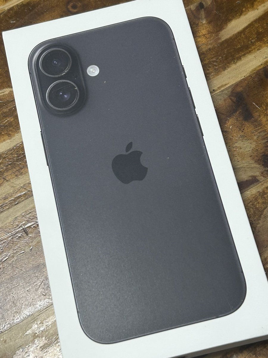 aicha11jx_ry9_m's tweet image. 2月12日に「iPhone14」から『iPhone16』に機種変をしました📱 今回はMagSafe対応にして、本体もケースも黒🖤🖤🖤 ケースは両方iFaceです😊
#iPhone16 #iPhone14 #iFace #Hamee #みぴみぃちゃるんあい