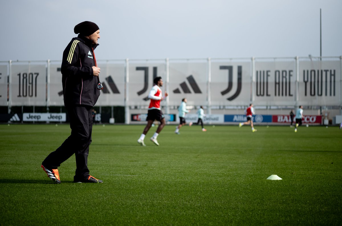 juventusfc's tweet photo. 📸⏱️ https://t.co/gnUIm7hXL2