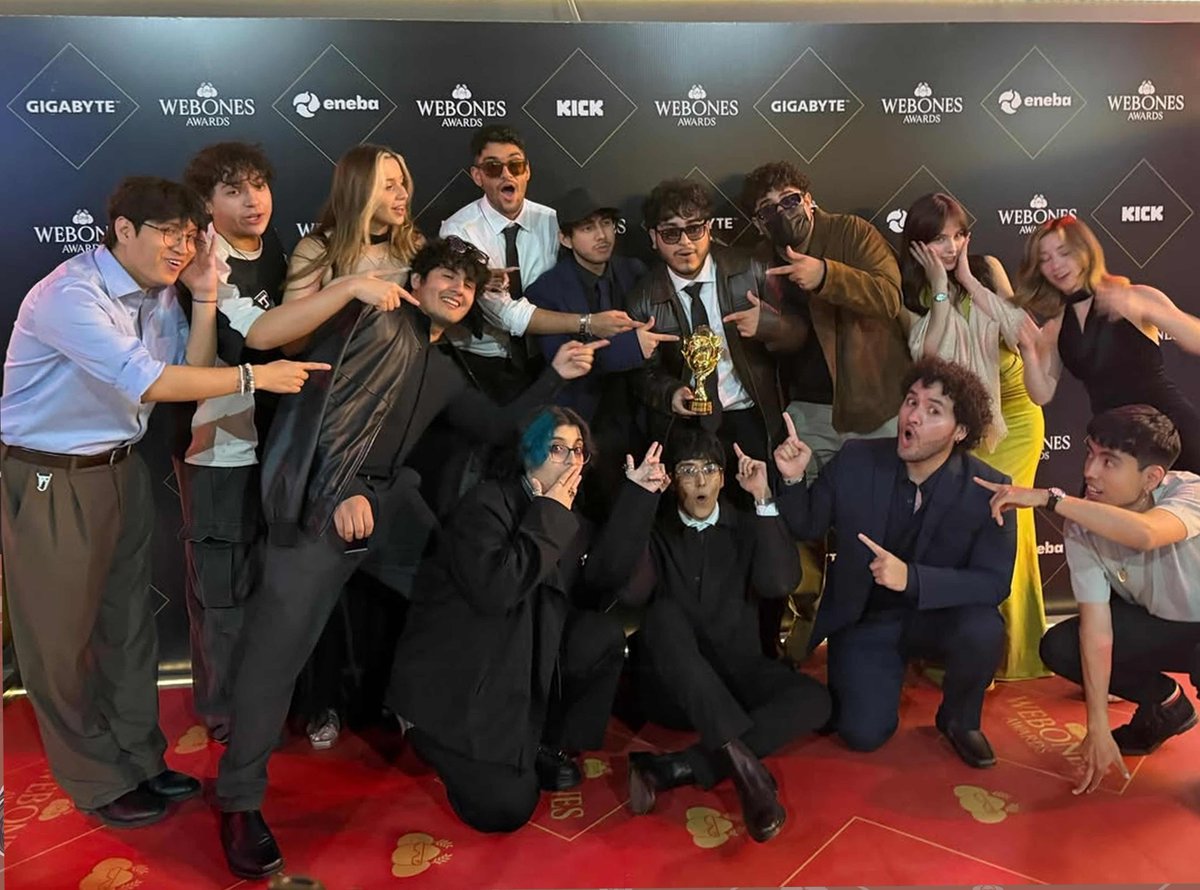 Fanart / Referencia🏆
#WBNSAwards2026
.
Mas de un mes tarde pero el cariño es lo que cuenta 🩷✨
#Duxo #Estailus #Michu #Andreh #Aquino #Locochon #C3jo #Soarinng #Mictia #Lucasta #KendoMurft #emikukisart #dtowncat #TomycattFanart #EvaPartisFanart #Natalan #WBNSart