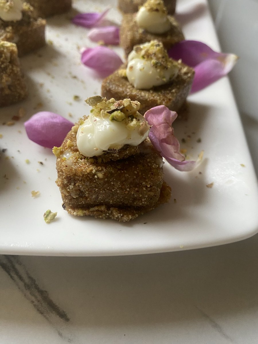 زْينبَ tweet media