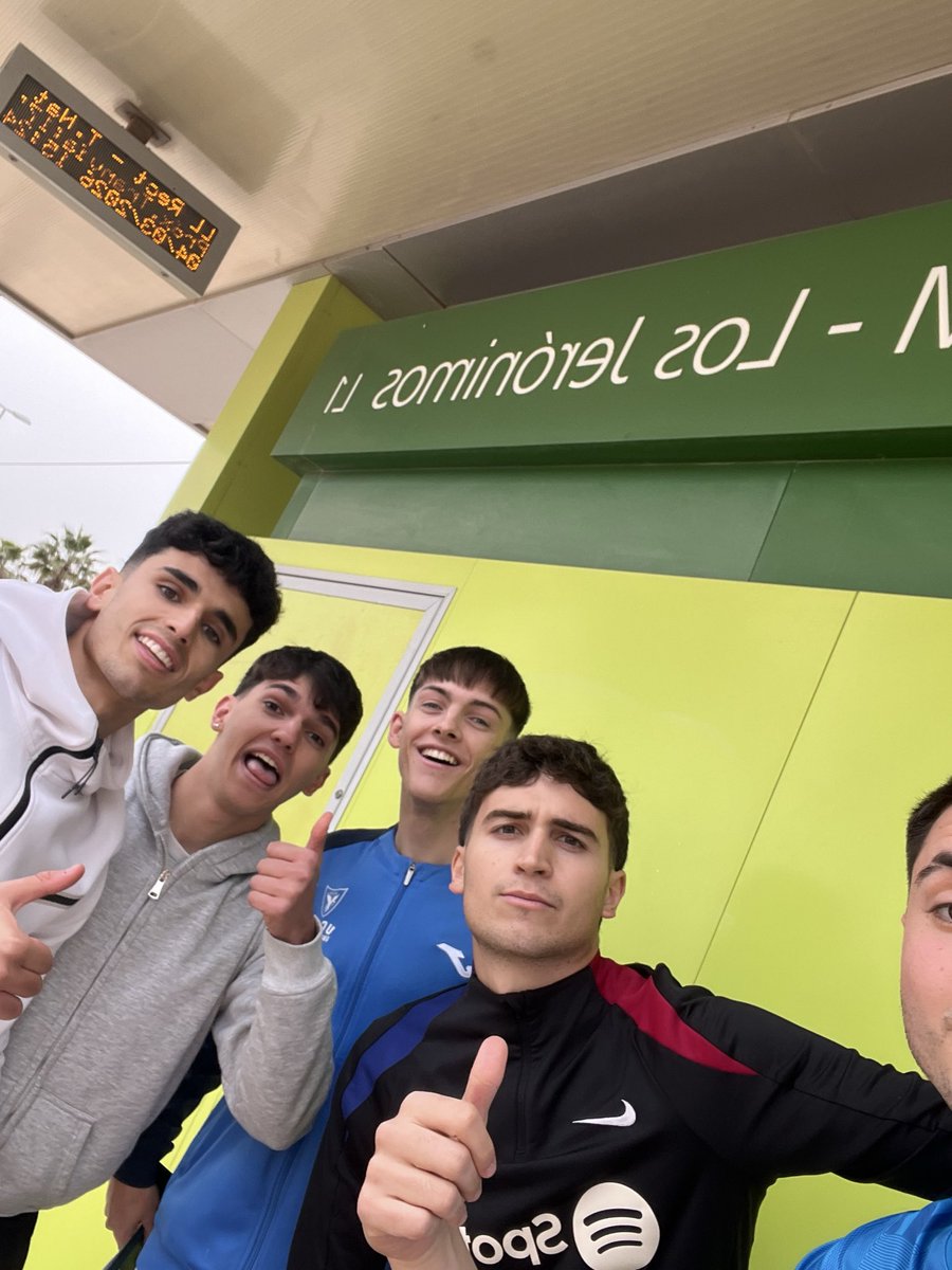 elpj11's tweet photo. Parada del tranvía https://t.co/s9EUqAAXah