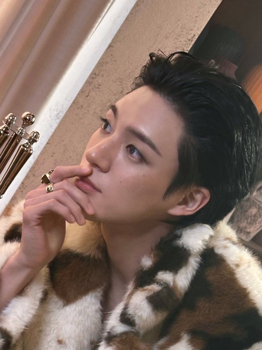 이제노 얼굴 tweet media