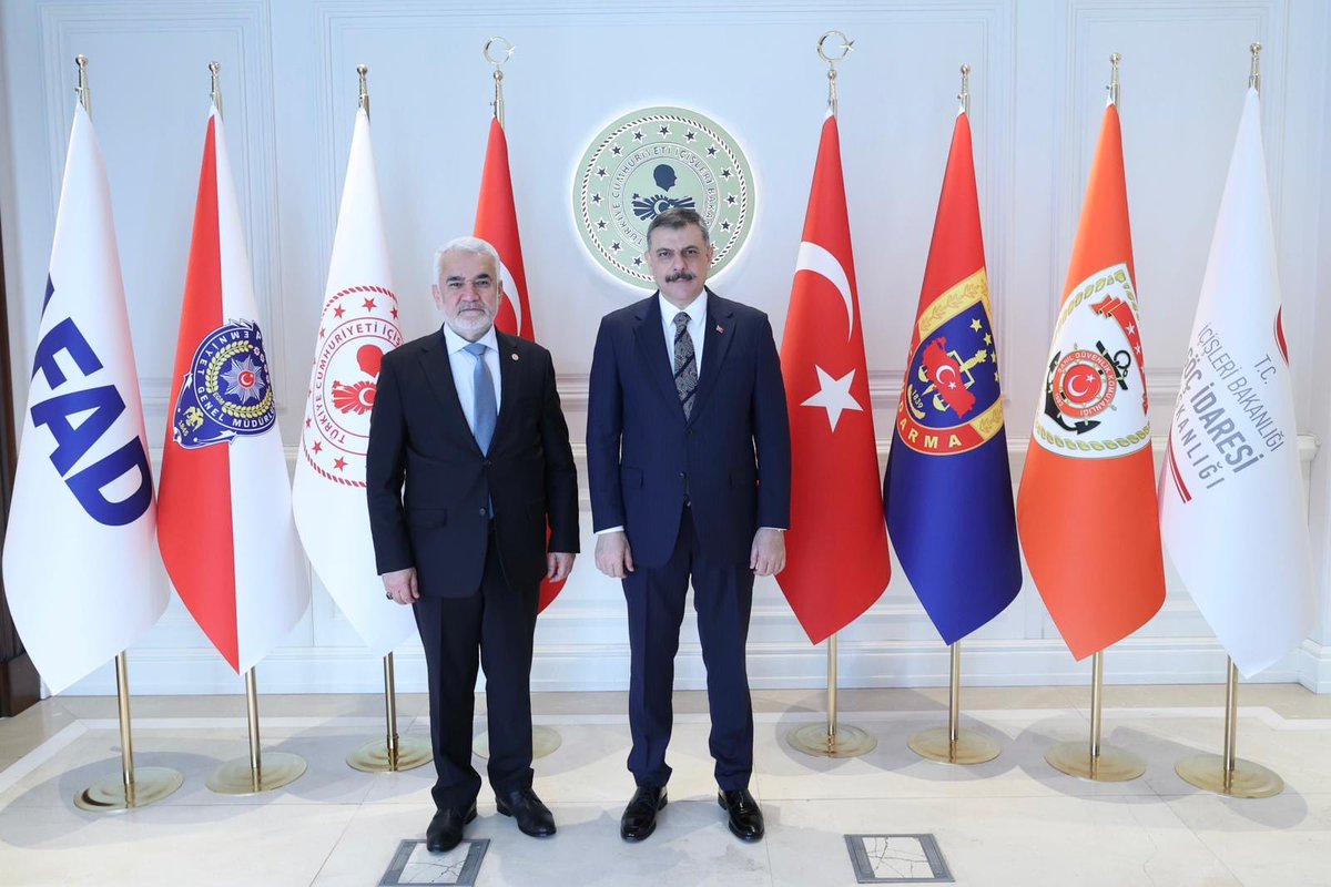 mustafaciftcitr's tweet photo. HÜDA PAR Genel Başkanı ve İstanbul Milletvekili Sayın Zekeriya Yapıcıoğlu, Genel Başkan Yardımcısı Sayın İshak Sağlam, Gaziantep Milletvekili Sayın Şahzade Demir’e nazik ziyaretleri ve hayırlı olsun dilekleri için teşekkür ederim. https://t.co/7vli3vec6i