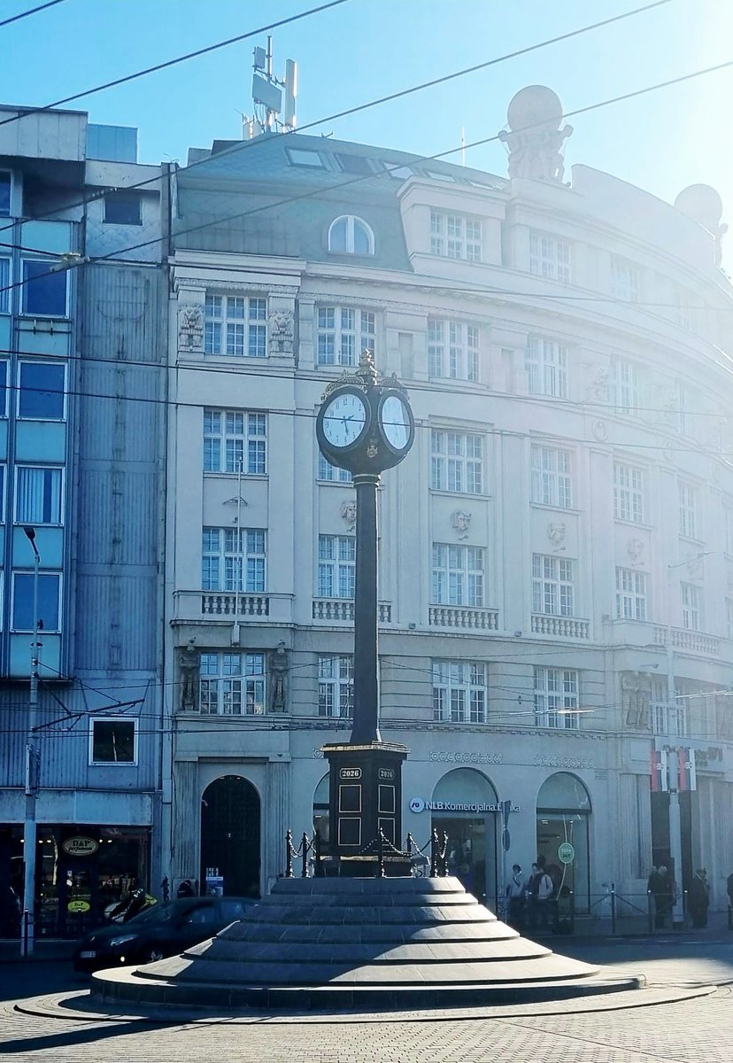 viennaoffices's tweet image. Zeit für IN DIE SONNE SCHAUEN ... ☀️💛 🌼 #ViennaOffices #Belgrad #springhassprung