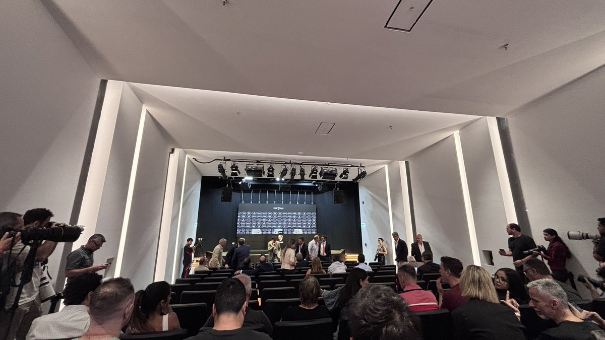 Se presenta Chacho Coudet como nuevo DT de River Plate. En instantes…