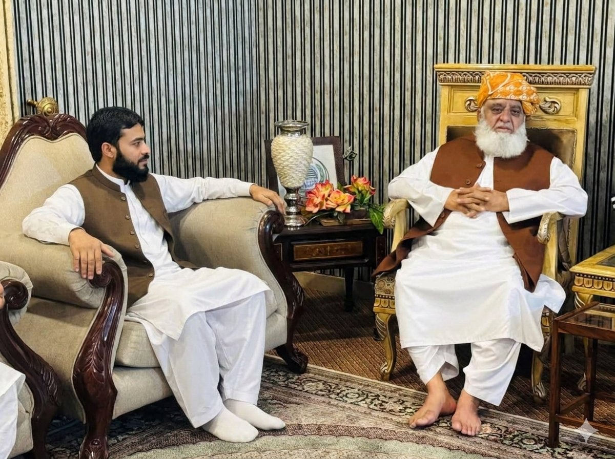 UlKattana's tweet photo. اے اء کے ذریعے قائدِ جمعیت سے ملاقات تو ہو گئی،دل کو یہ تسلی ضرور ہے کہ رابطہ قائم ہوا۔

مگر روبرو دیدار کا خواب ابھی باقی ہے…ان شاءاللہ وہ دن بھی آئے گا جب سامنے بیٹھ کر ملاقات کا شرف حاصل ہوگا۔

امید، محبت اور یقین کے ساتھ ✌️💯 https://t.co/XTiCC9kOP9