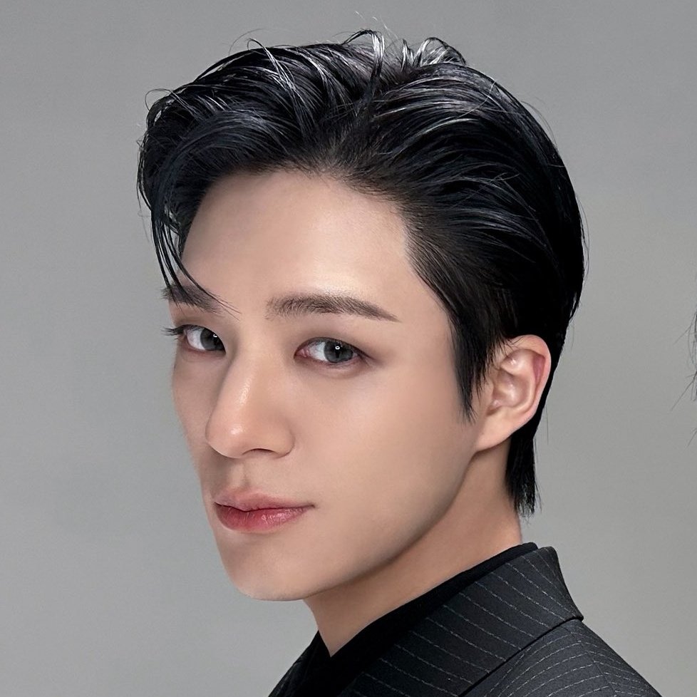 이제노 얼굴 tweet media