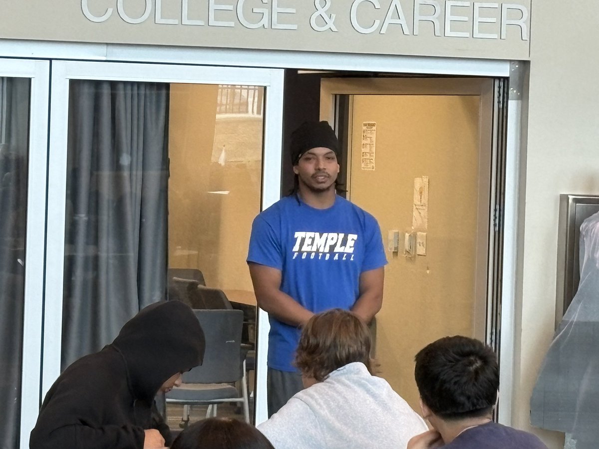 ScottClark5486's tweet photo. One of ours imparting some wisdom to the freshmen here at THS!
@TempleFB254
@OttTempleISD
@templewildcats
@_Mikah_Boldon https://t.co/HO6NUS6YoE