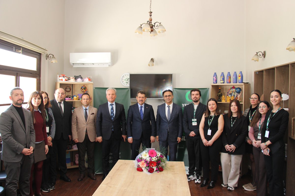 1-7 MART YEŞİLAY HAFTASI

Yeşilay; Mazhar Osman Uzman ve arkadaşları tarafından Padişahın izniyle 5 Mart 1920'de İstanbul'da "Hilal-i Ahdar" adıyla kurulmuştur. Yeşilay'ın kurulduğu 1 - 7 Mart tarihleri ülkemizde Yeşilay haftası olarak kutlanmaktadır.

Bu sebeple İzmir Cumhuriyet