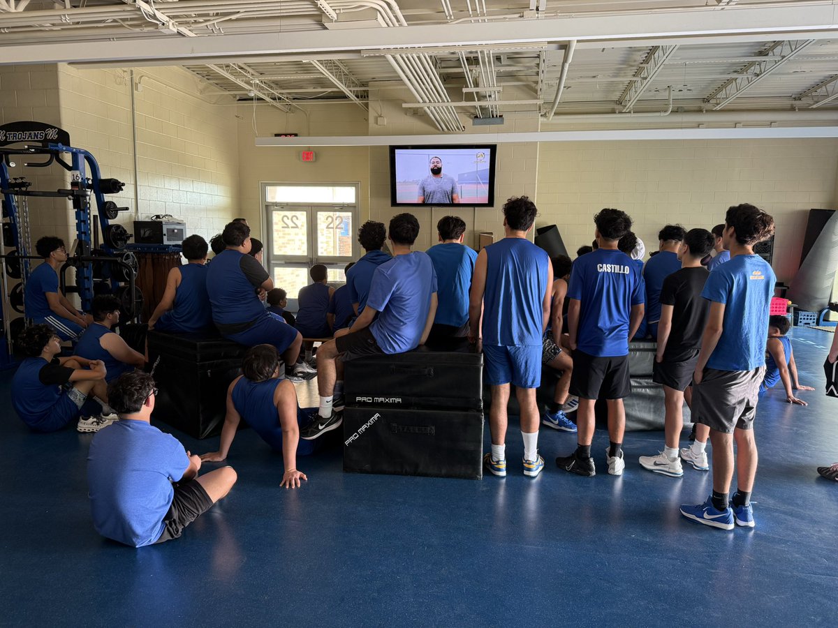 CoachWaddill's tweet image. Not only do we workout we make time to learn the Texas Way to learn our potential through character development! 360 athletics! #potential