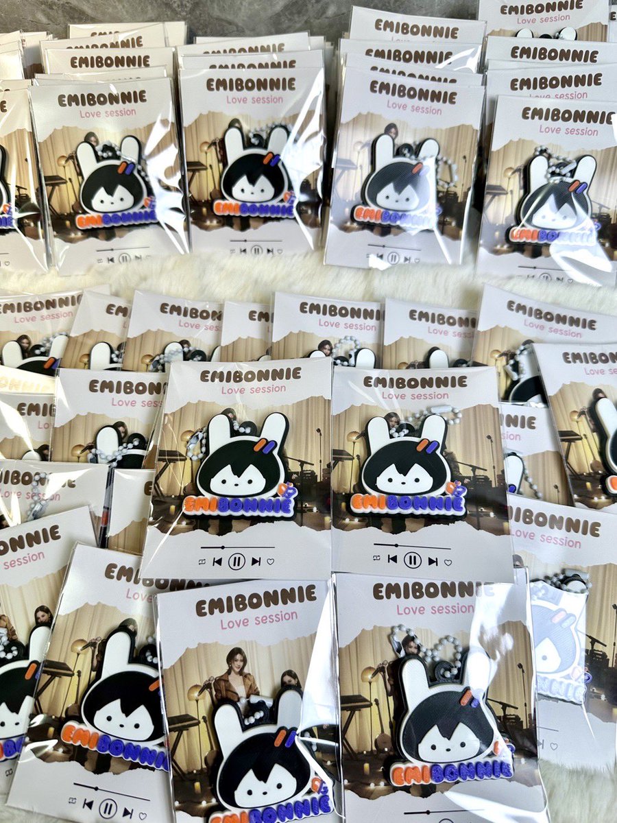 lookfonV2 tweet media