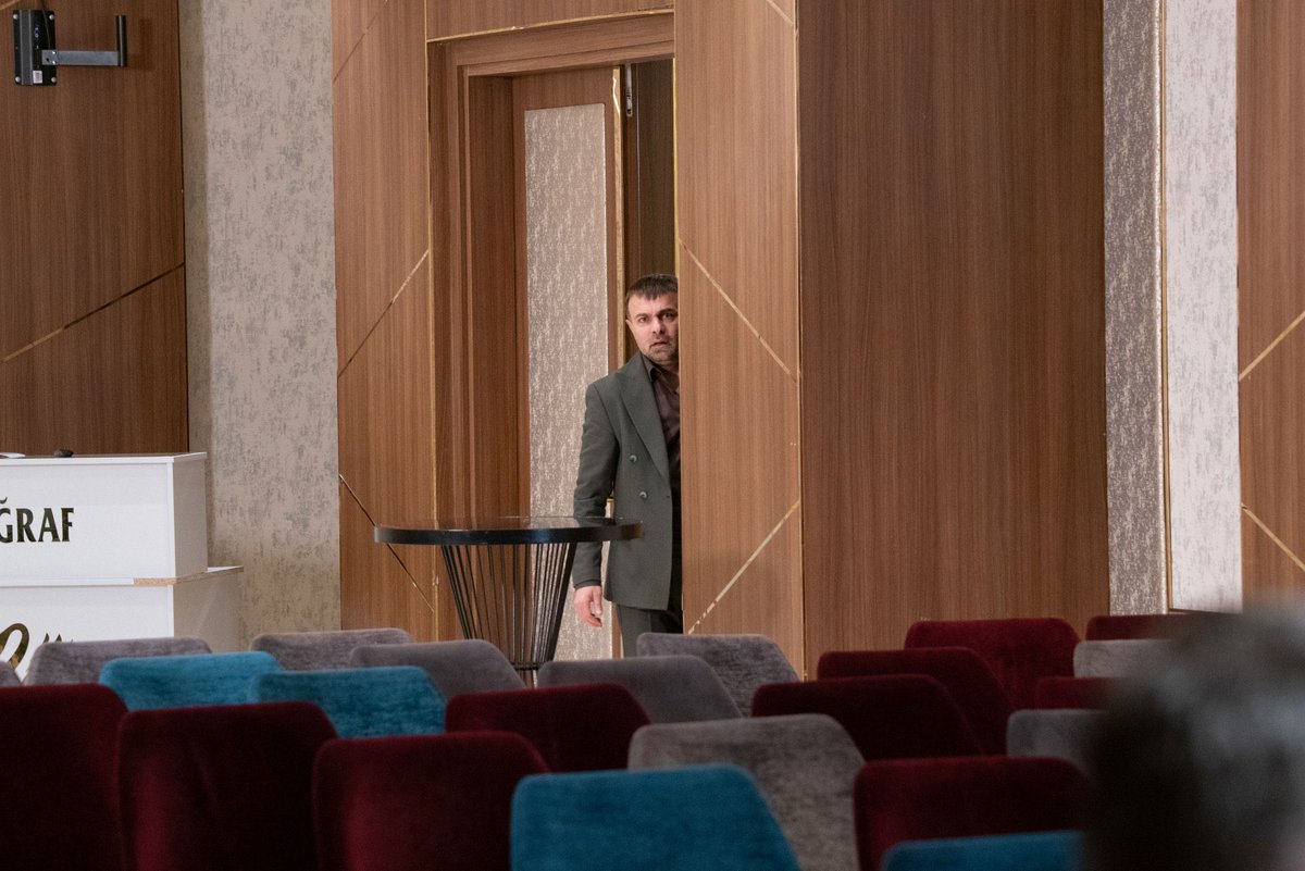 Yeni bölümden kareler! 😶

#KızılcıkŞerbeti yeni bölümüyle cuma 20.00’de <a href="/ShowTV/">Show TV</a>’de.
<a href="/GoldYapim/">Gold Film</a>