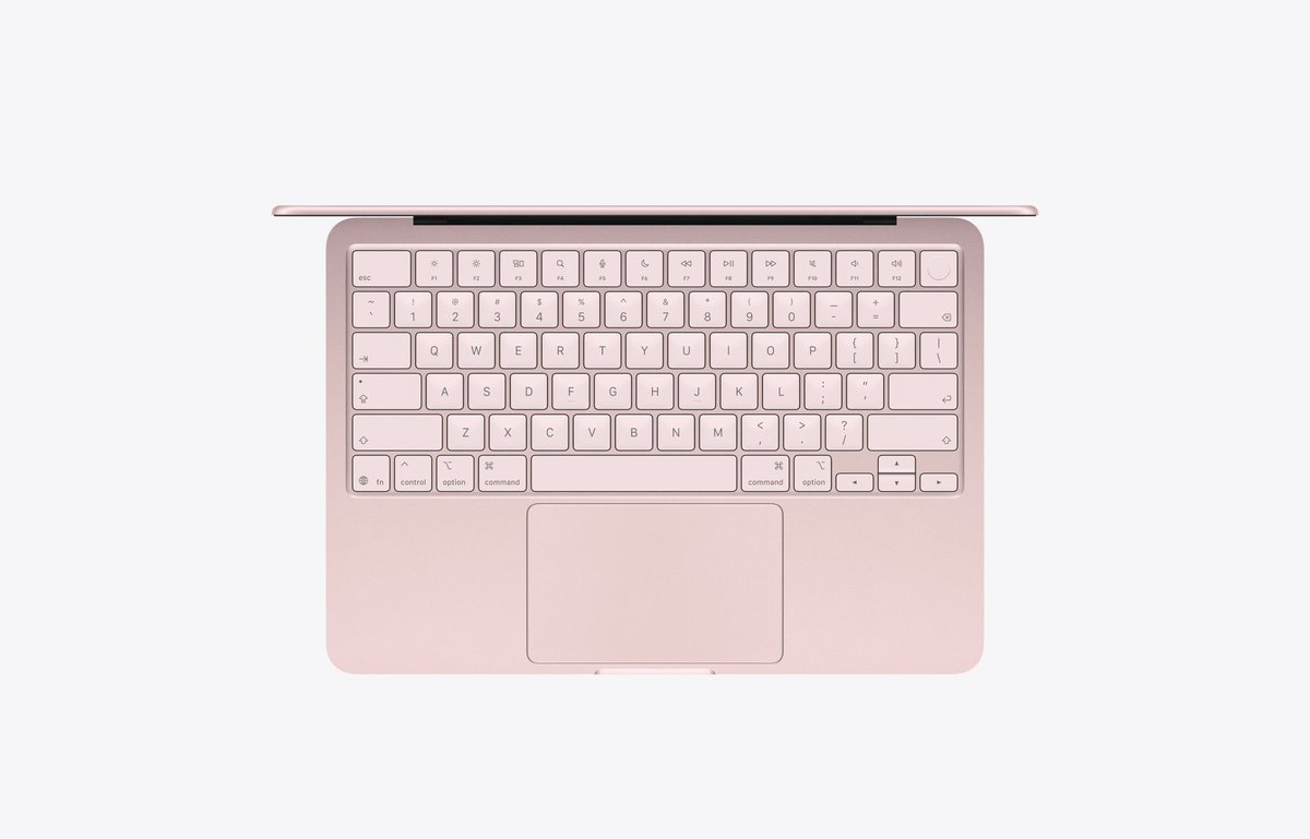 luquinha's tweet photo. meu deus o macbook novo rosinha 😭😭😭 https://t.co/9Ps1pklwzu