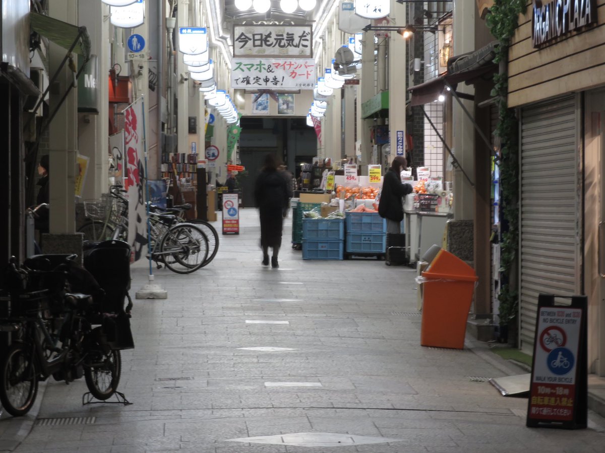 ヨルニテMVに感化されて京都聖地巡礼してきたので特定出来たとこだけ順にご紹介

美鈴Pの皆様、聖地巡礼に役立ててください
#学園アイドルマスター
#ヨルニテMV聖地

1.出町桝形商店街(京都市上京区)