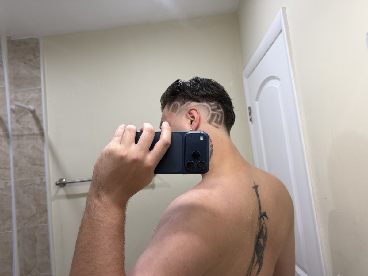 dadisbbboy's tweet photo. 1 or 2? https://t.co/dMAxgY3JlZ