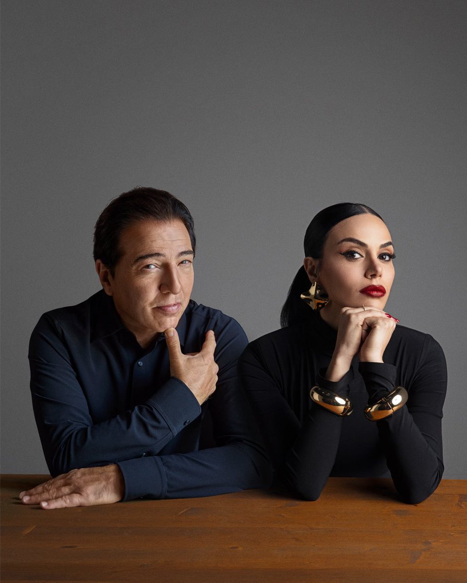 “Çılgın Nar Ağacı” benim 6. Şarkı albümüm. 
Biliyorsunuz, uzun yıllardır şairlerimizin çok değerli şiirlerini besteliyorum.

Bu yeni albümümüzün solisti genç bir ses, müthiş bir duygu ve yorum gücü ile mezzo-soprano Seda Kırankaya. 

Albümde yeni bestelediğim eserlerin yanı sıra,