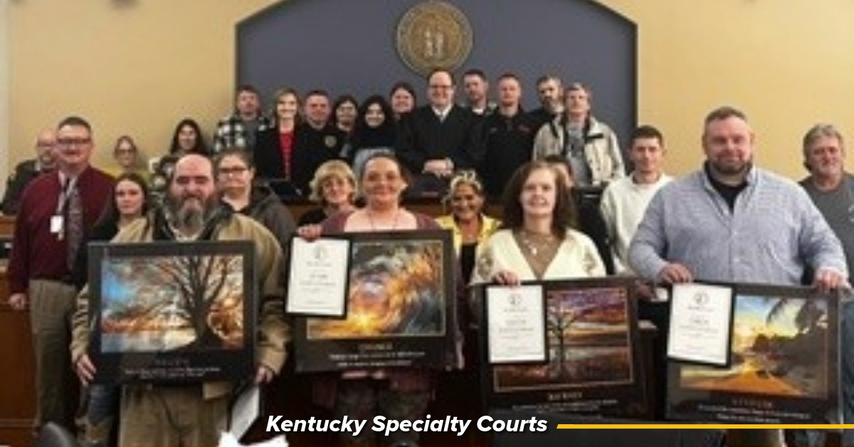 kentuckycourts's tweet image. 🎓 Specialty Courts in Estill and Lee counties celebrate graduates achieving new beginnings! Learn more about Kentucky's treatment courts at kcoj.info/SpecialtyCourts #Recovery #RecoveryIsPossible
