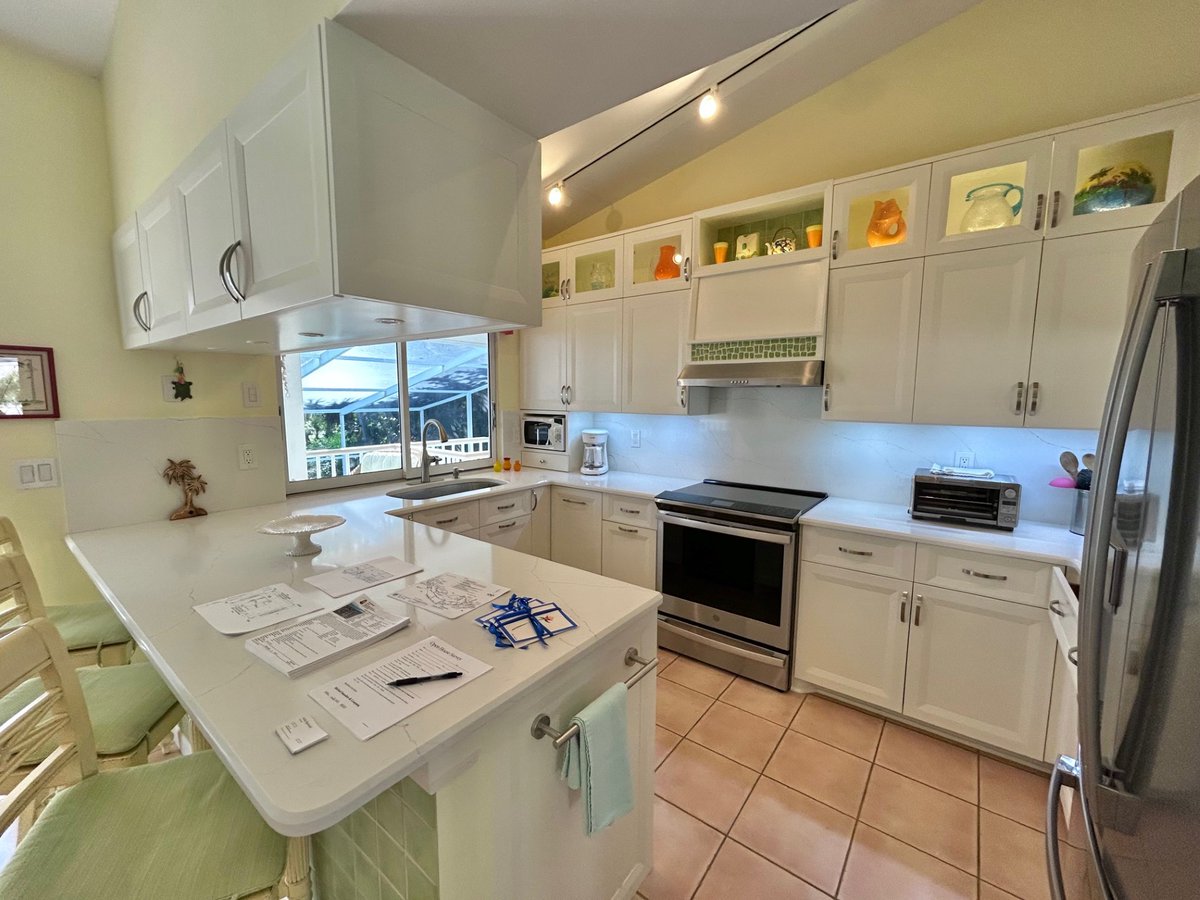 Arikaa's tweet photo. Open House 10-4pm
702 Pyrula
Sanibel
$995,000

Lovely elevated 3 bedroom, 2 bathroom near beach pool home under $1M! #sanibelopenhouse #michaelsaundersandcompanysanibelcaptiva #sanibelhome 

https://t.co/bWb8ffb99T https://t.co/I9TCr9t2wk