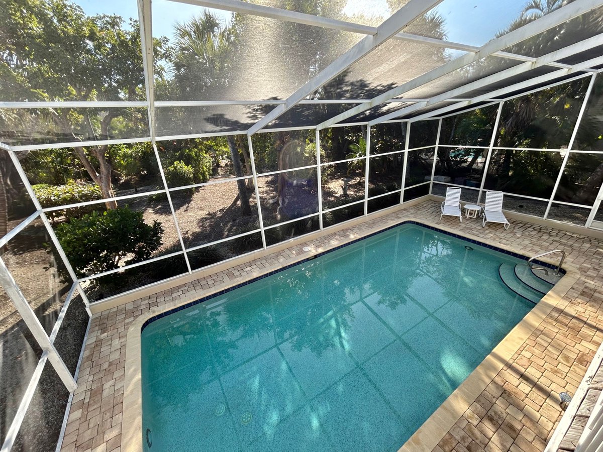Arikaa's tweet photo. Open House 10-4pm
702 Pyrula
Sanibel
$995,000

Lovely elevated 3 bedroom, 2 bathroom near beach pool home under $1M! #sanibelopenhouse #michaelsaundersandcompanysanibelcaptiva #sanibelhome 

https://t.co/bWb8ffb99T https://t.co/I9TCr9t2wk