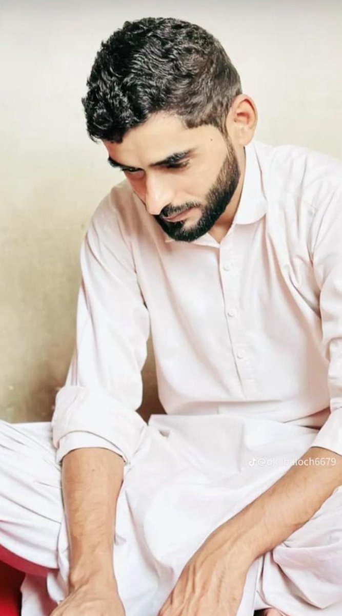 بلوچستان کے ایک نوجوان پڑھے لکھے بیٹے ڈی کے بلوچ کو آج قتل کر دیا گیا، بلوچستان کے ہزاروں فرزند یا تو مارے گئے یا لاپتہ ہو گئے، ایسے واقعات سے نفرت ہی بڑھے گی۔ ساجد ترین ایڈووکیٹ