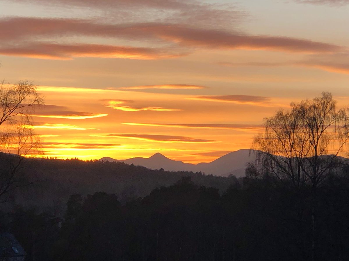 Last night’s Coul sunset.

The Highlands doing what they do best.

<a href="/NorthCoast500/">North Coast 500</a> 
<a href="/VisitScotland/">VisitScotland</a> 

coulhousehotel.com

#CoulHouseHotel #HighlandSunset #NC500