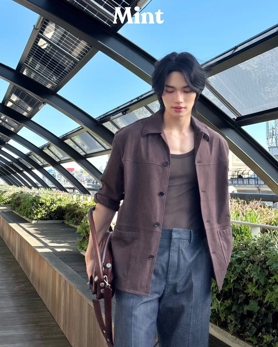 พี่วินอินปารีส! #MintReports อยู่กับหนุ่ม #วินเมธวิน เตรียมพร้อมร่วมชมโชว์ Acne Studios คอลเล็กชั่นใหม่ Fall-Winter 2026 ที่จะจัดขึ้นในวันนี้ ณ กรุงปารีส ประเทศฝรั่งเศส เจอลุคนี้เข้าไป แฟนๆ มีหวั่นไหวแน่นอน💚

📸 ตามไปชมภาพเพิ่มเติมได้ที่ IG Broadcast : Mint วงเขียว (Close