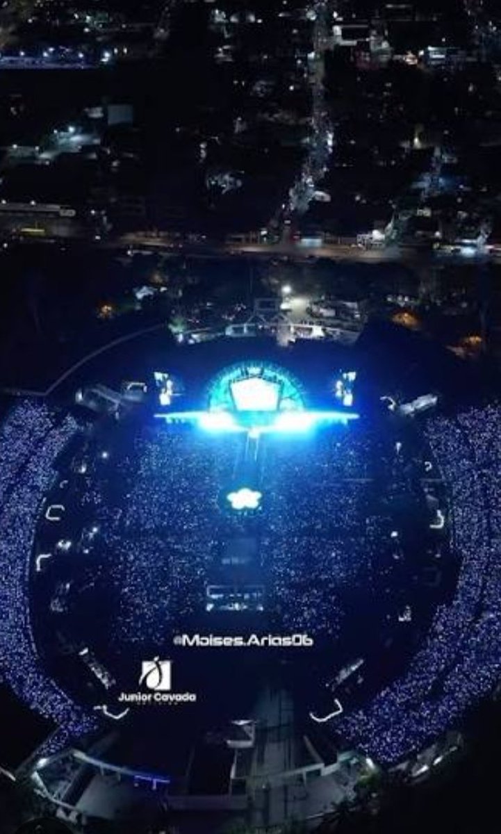 Dia 14:Un logro de Karol G que te llene de orgullo: 
Karol G fue la primera artista latina femenina en llenar 2 veces consecutivas el Estadio Olímpico Félix Sánchez en SD, RD, los días 15 y 16 de marzo del 2024, como parte de su gira "MSB tour"Ante 2024".  🇩🇴✨
#30DÍASCONKAROLG