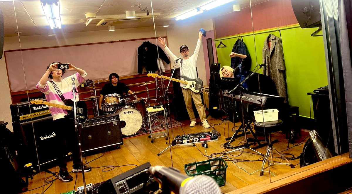 the_knowlus's tweet photo. 本日、スタジオリハ。
お疲れ様でしたー
今日は4人でリハ　ヲクヤマ先生参戦。
3月6日の吉祥寺WARPでのLIVEは
the knowlus初！セットリスト全編ピアノ入ったアレンジで臨みます૮(ꂧ᷆⺫ꂧ᷇)ა
お楽しみに。 https://t.co/bSRA7WsjfF